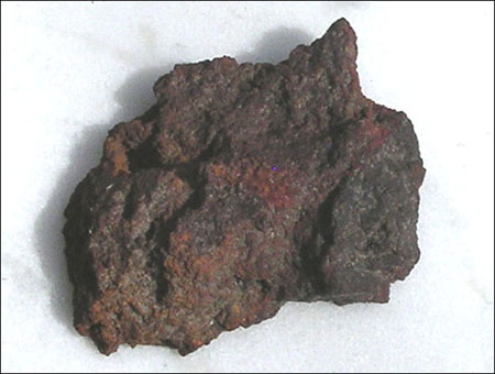 Photo : fausse météorite, extérieur…